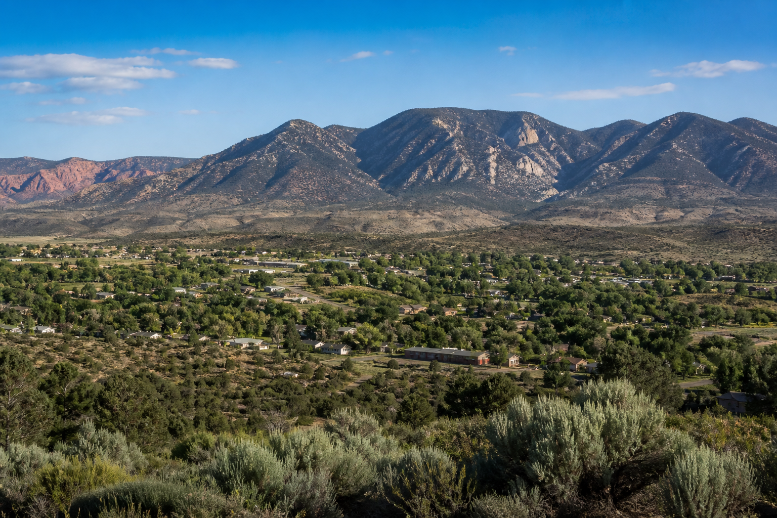 Mountain scenery near La Verkin Utah homes